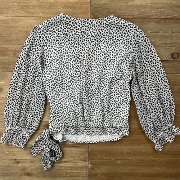 Abercrombie & Fitch Black and White Wrap Blouse - Picture 3 of 12